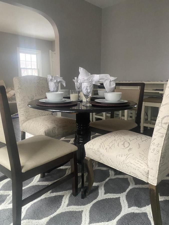 Cozy, Upstairs Apartment Pets Welcome With Fee Family Friendly Close To Everything Cleveland Exteriér fotografie