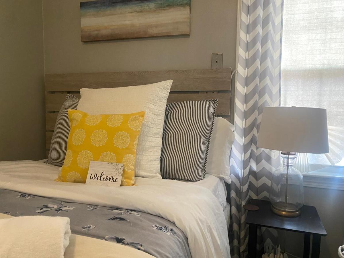Cozy, Upstairs Apartment Pets Welcome With Fee Family Friendly Close To Everything Cleveland Exteriér fotografie