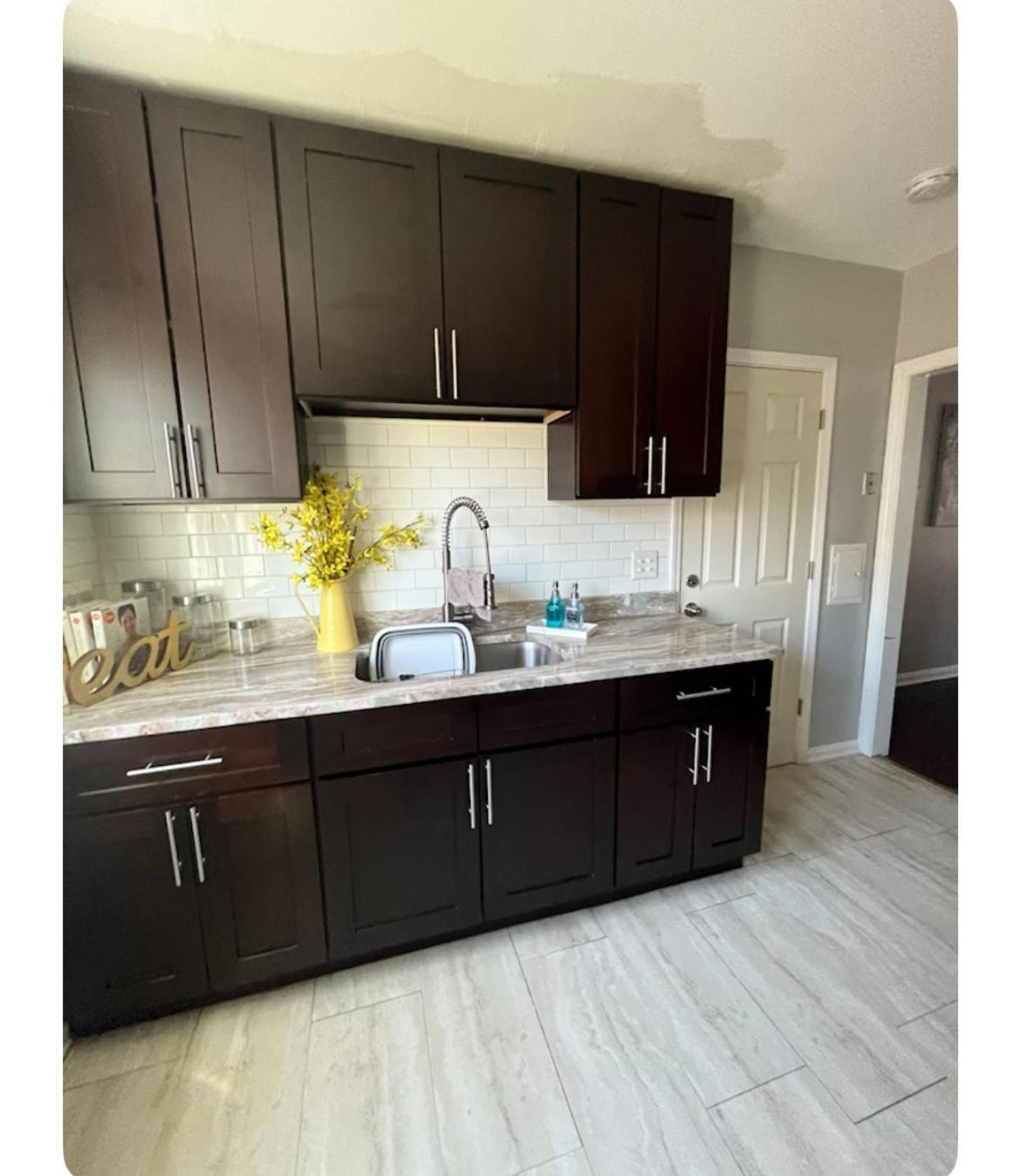 Cozy, Upstairs Apartment Pets Welcome With Fee Family Friendly Close To Everything Cleveland Exteriér fotografie